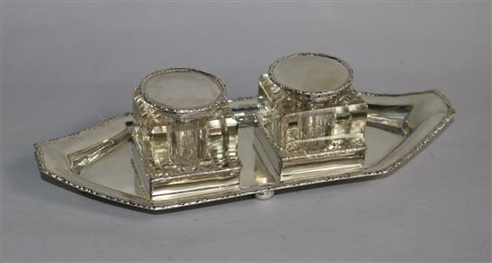 An Edwardian silver inkstand with two mounted glass wells, Lee & Wigfull, Sheffield, 1906/7 & 8, stand only 6 oz.